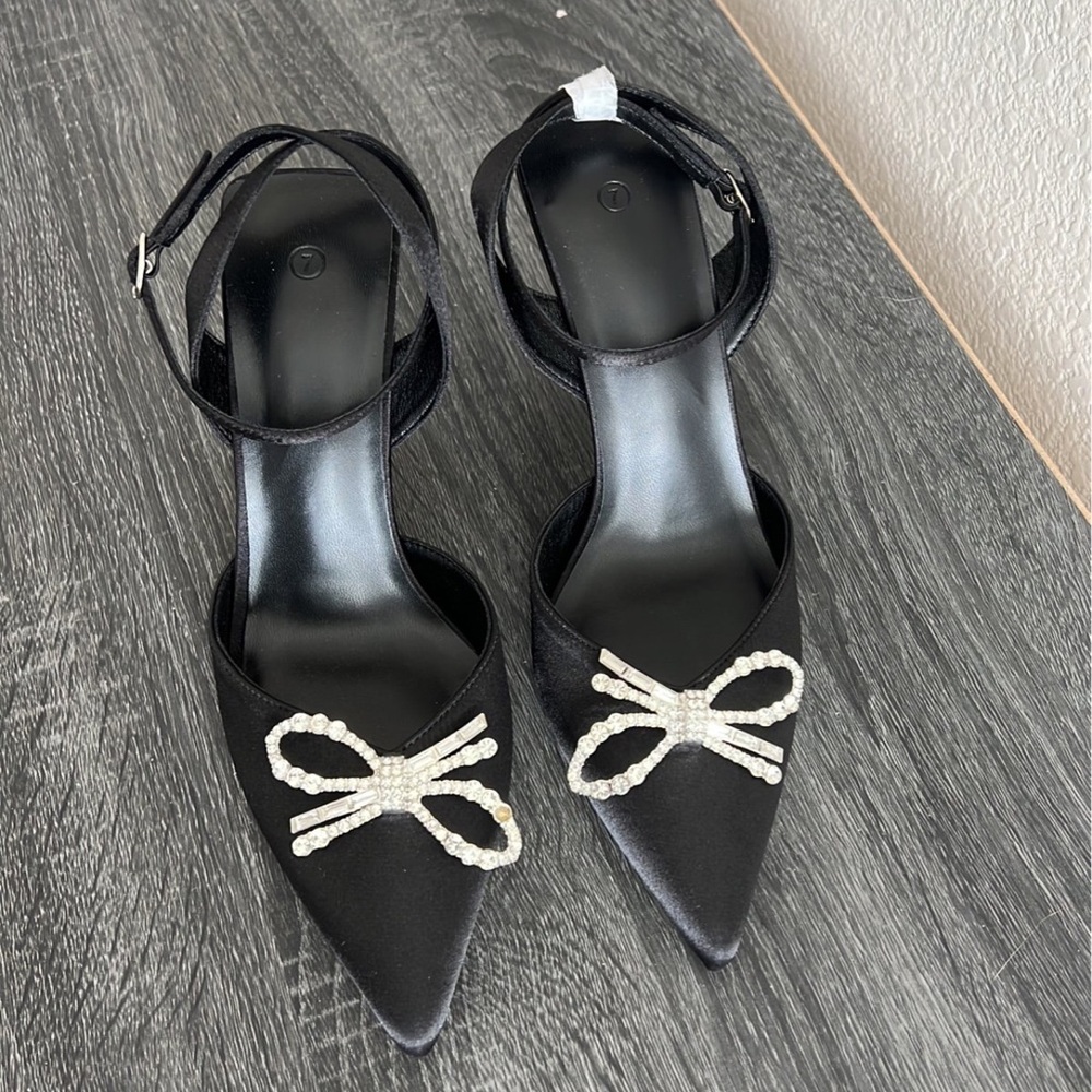Coutgo Black Satin Pointed Toe Ankle Strap Heels with Crystal Bow NWOT